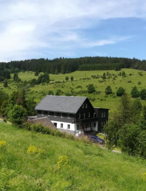 Familie Pension Obere Juchhe, vakantiewoning en kamers Gräfenthal